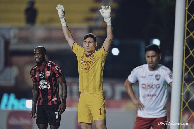 Đặng Văn Lâm không có tên ở đội hình tiêu biểu vòng 10 Thai-League