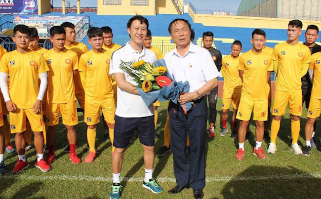 Bầu Đệ hứa không can thiệp chuyên môn khi HLV Nguyễn Thành Công về cầm quân tại Thanh Hóa
