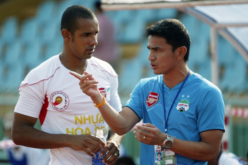 Kiatisak được kỳ vọng sẽ thổi một luồng gió tươi mát vào V.League