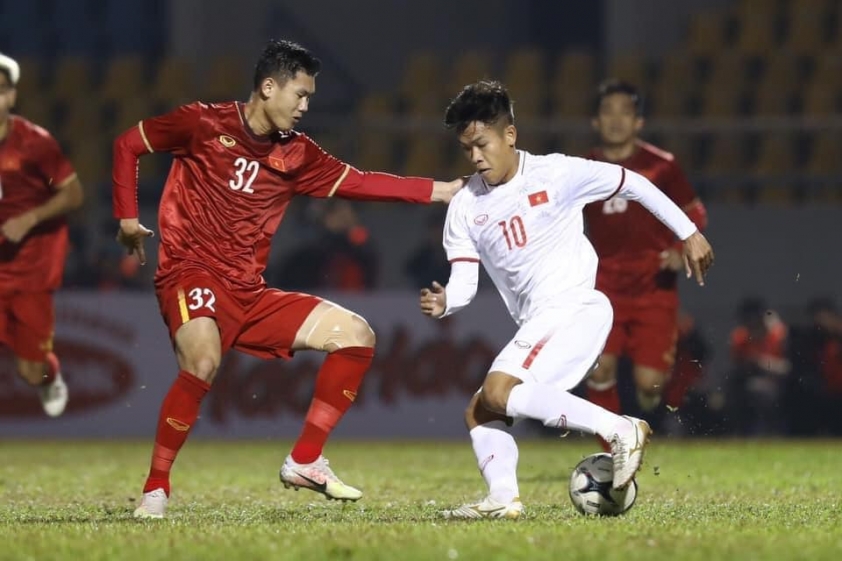 Nguyễn Hữu Thắng có màn trình diễn chói sáng trong màu áo U22 Việt Nam