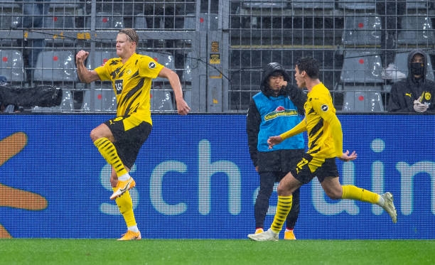 Haaland rực sáng, Dortmund thắng hủy diệt Freiburg Ảnh 1
