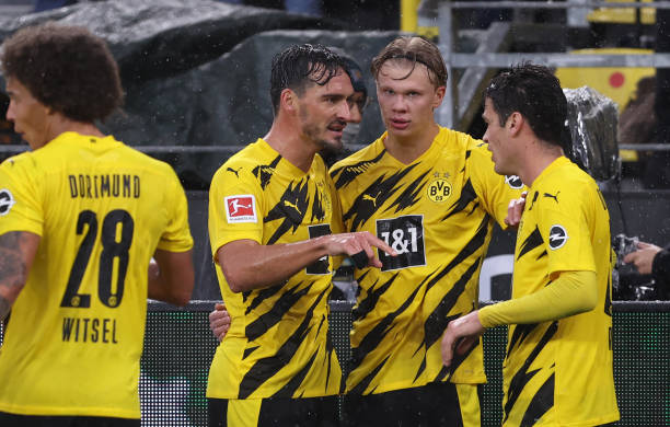Trực tiếp Dortmund 1-0 Freiburg: Ăn miếng trả miếng Ảnh 1