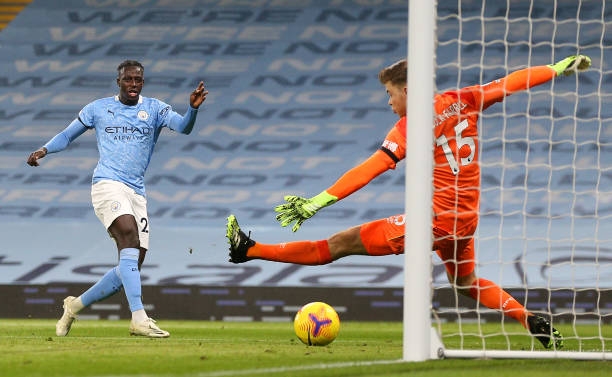 Man City giành trọn 3 điểm trong cơn mưa bàn thắng Ảnh 1