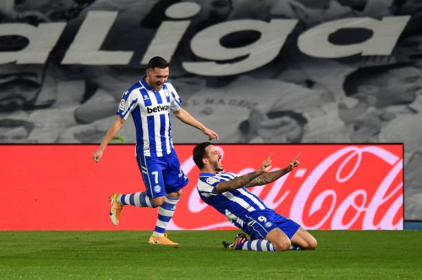 Trực tiếp Real Madrid 0-2 Alaves: Đôi công hấp dẫn Ảnh 1