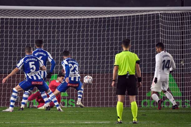 Trực tiếp Real Madrid 1-2 Alaves: Đôi công hấp dẫn Ảnh 1