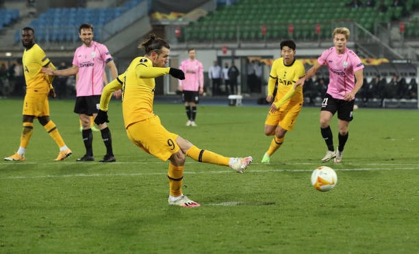Tin HOT bóng đá 4/12: Cựu sao Ngoại hạng Anh đến chơi tại V-League? Ảnh 1
