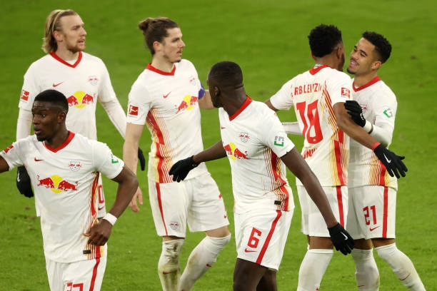 Bayern Munich bất phân thắng bại trên sân nhà Ảnh 1