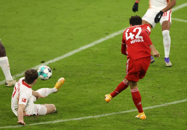 Bayern Munich bất phân thắng bại trên sân nhà Ảnh 1