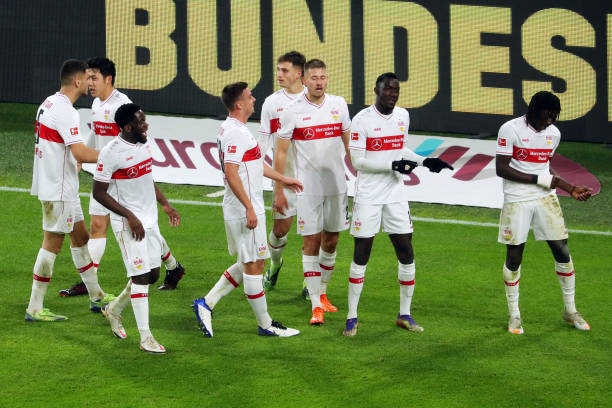 Dortmund thảm bại trên sân nhà trong cơn mưa bàn thắng Ảnh 1