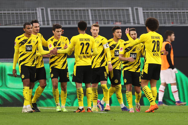 Trực tiếp Dortmund 1-2 Stuttgart: Đội khách vươn lên dẫn trước Ảnh 1