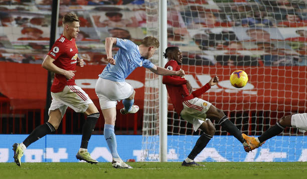 Man United cầm chân Man City trong trận cầu kịch tính Ảnh 1