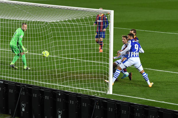 Barca giành trọn 3 điểm trong ngày hàng công im tiếng Ảnh 1