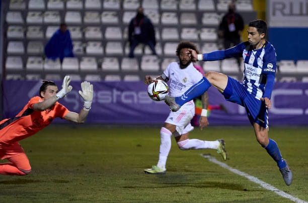 Real Madrid bất ngờ gục ngã trước đội bóng 'tí hon' Ảnh 1