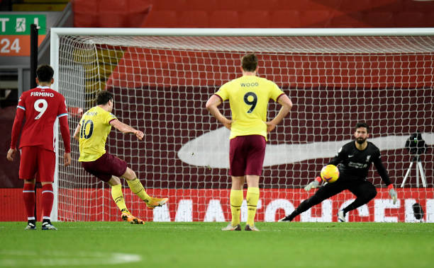 Trực tiếp Liverpool 0-1 Burnley: Đội nhà bất ngờ thủng lưới Ảnh 1