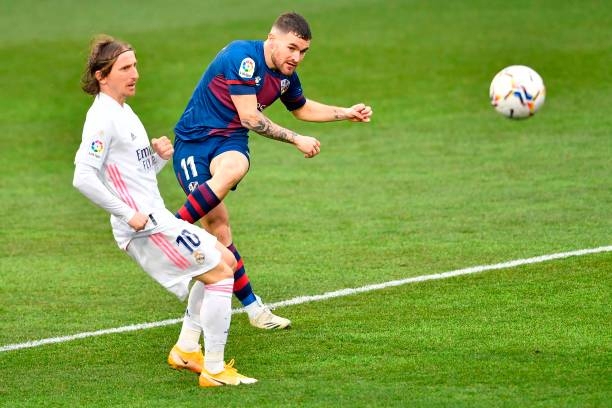 Trực tiếp Huesca 1-1 Real Madrid: Đội khách quân bình tỉ số Ảnh 1