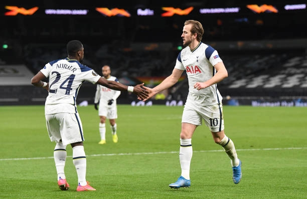 Harry Kane tỏa sáng, Tottenham đặt một chân vào tứ kết Ảnh 1