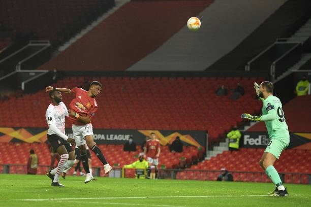 Trực tiếp MU 1-0 AC Milan: Đẩy nhanh tốc độ Ảnh 1
