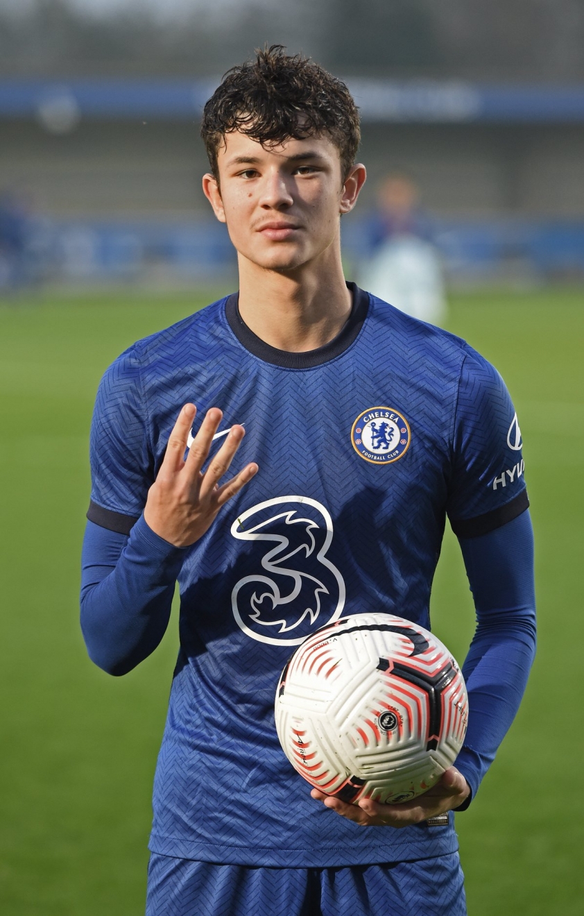 Cầu thủ gốc Thái Lan được Chelsea vinh danh Ảnh 1
