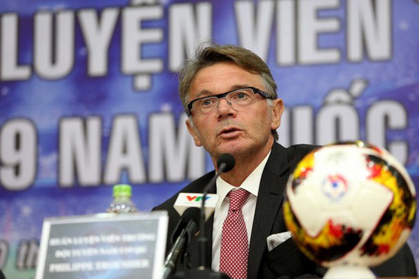 HLV Troussier đổ bể tham vọng dự World Cup cùng bóng đá Việt Nam Ảnh 1