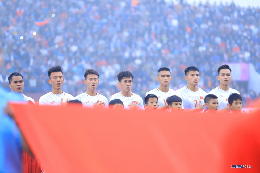 Tuấn Anh bất lực kéo áo ngăn cản 'tài năng trẻ' Hữu Thắng Ảnh 1