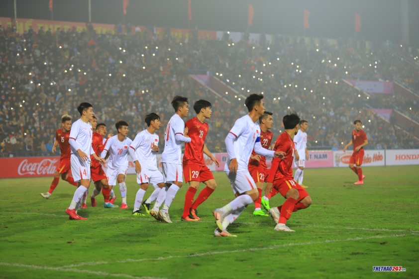 Tuấn Anh bất lực kéo áo ngăn cản 'tài năng trẻ' Hữu Thắng Ảnh 5