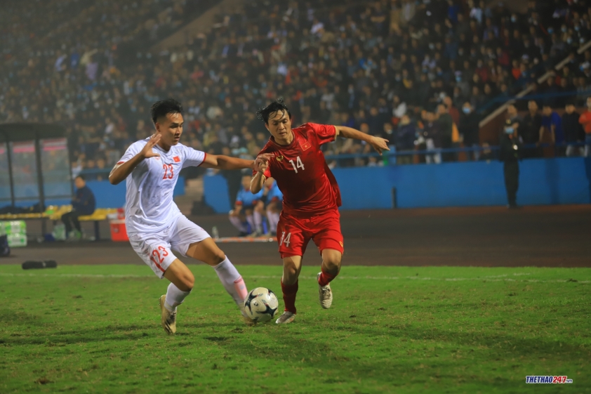 Văn Toàn, Tuấn Anh 'chào thua' trước kỹ năng phòng thủ của đàn em U22 Ảnh 16