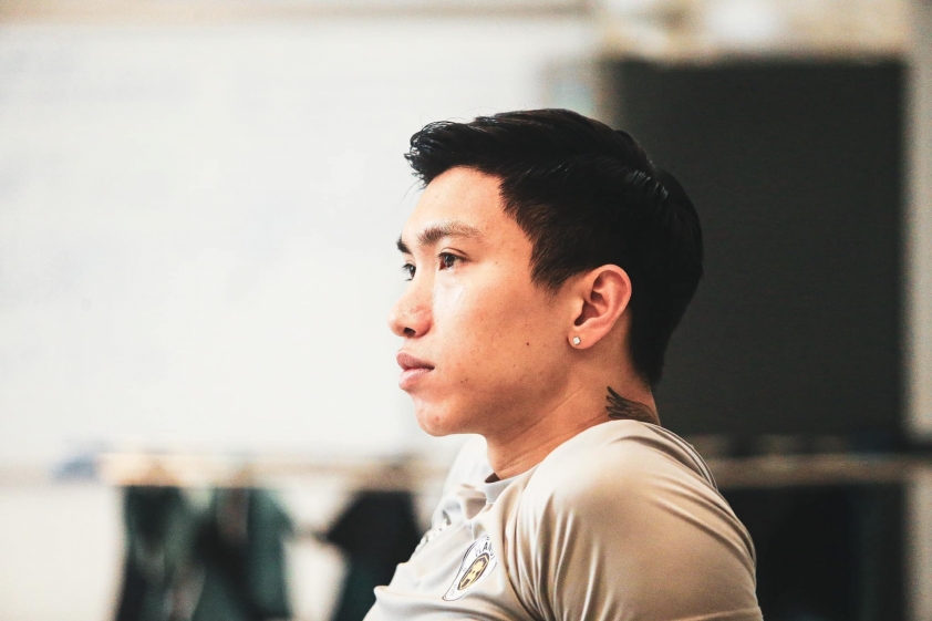 Văn Hậu khoe cơ bắp cuồn cuộn dù phải điều trị chấn thương Ảnh 1