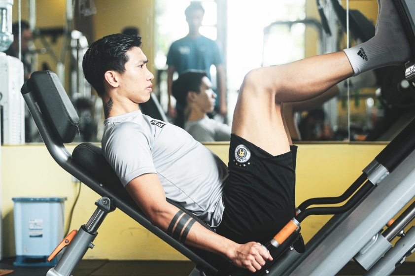 Văn Hậu khoe cơ bắp cuồn cuộn dù phải điều trị chấn thương Ảnh 7