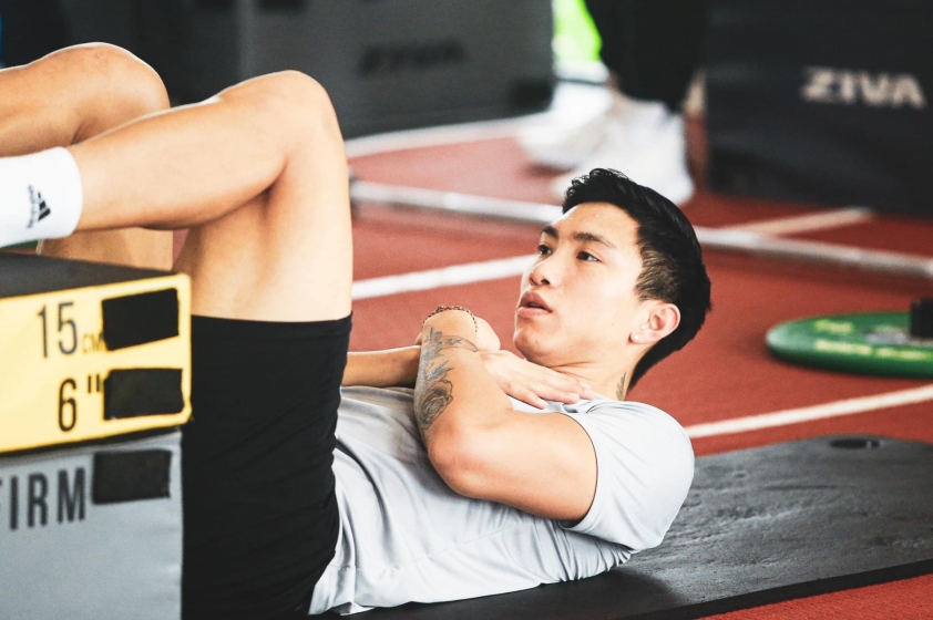 Văn Hậu khoe cơ bắp cuồn cuộn dù phải điều trị chấn thương Ảnh 8
