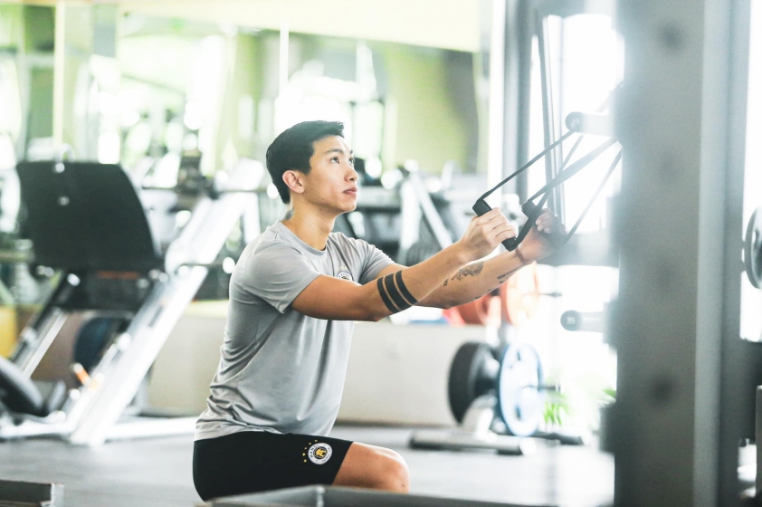 Văn Hậu khoe cơ bắp cuồn cuộn dù phải điều trị chấn thương Ảnh 11