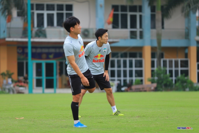 Xuân Trường 'đối đầu' với Kim Dong Su trên sân tập của HAGL Ảnh 6
