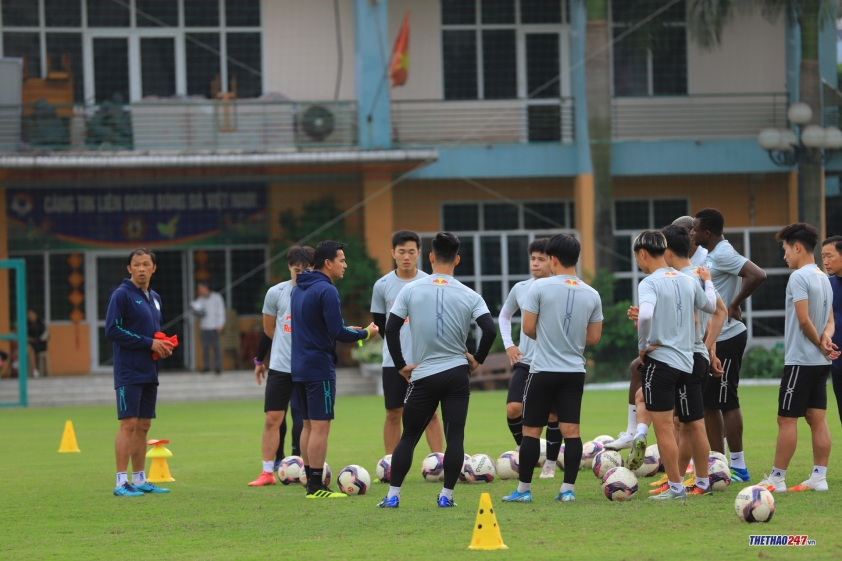 Xuân Trường 'đối đầu' với Kim Dong Su trên sân tập của HAGL Ảnh 9