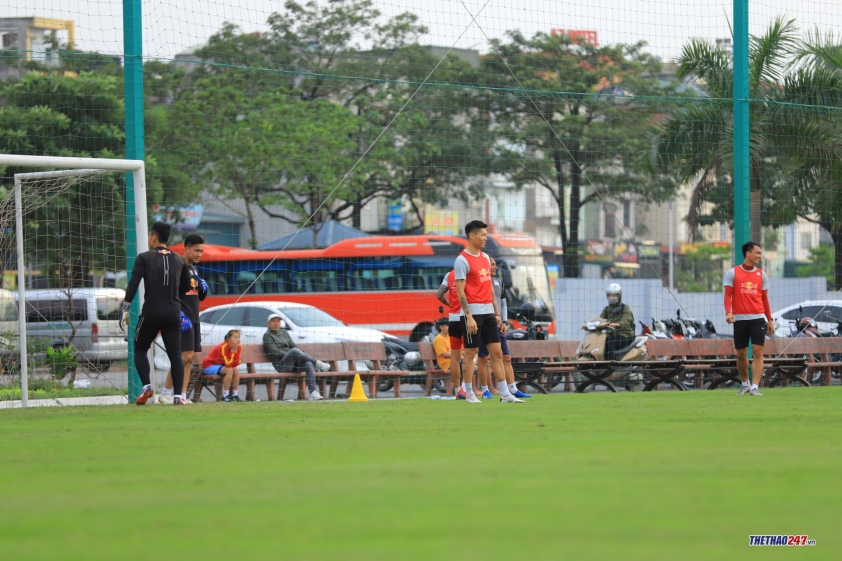 Xuân Trường 'đối đầu' với Kim Dong Su trên sân tập của HAGL Ảnh 10
