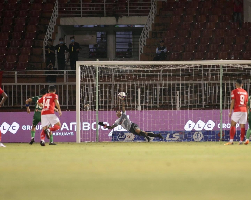 Trực tiếp CLB TP.HCM 0-0 CLB Sài Gòn: Lee Nguyễn ngáo ngán vì đồng đội Ảnh 1