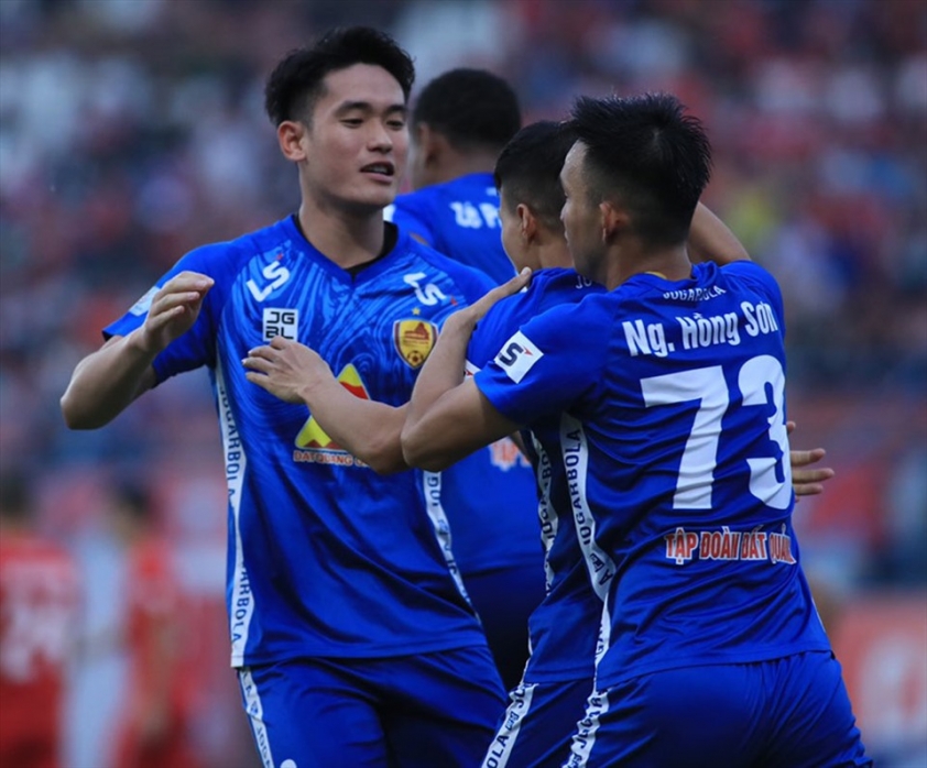 Trực tiếp Quảng Nam vs Phố Hiến: 'Căng' cho quân bầu Hiển Ảnh 1
