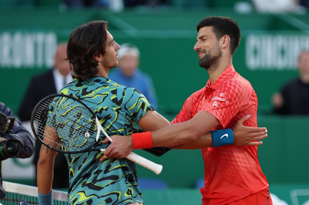 Trực tiếp tennis Novak Djokovic 0-1 Lorenzo Musetti: Nole gặp khó