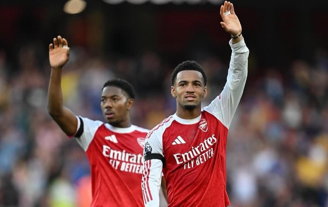 Sao Arsenal được khuyên là nên rời ngay CLB