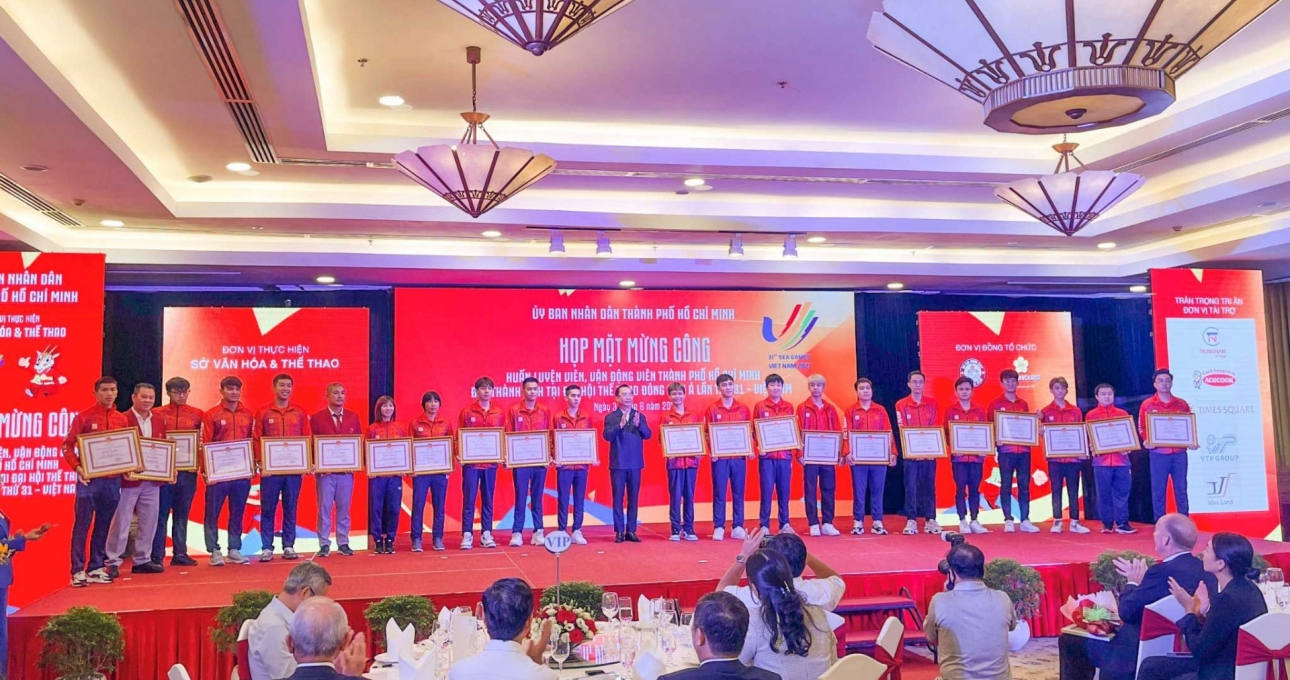 Esports Việt nhận cơn mưa bằng khen sau chiến tích tại SEA Games 31