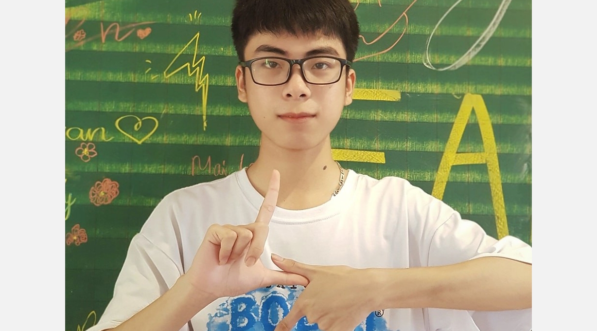 Chàng thủ khoa đại học hóa ra lại là fan cứng T1
