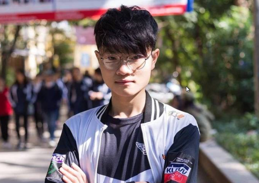 Anh chàng 'gây bão' khi cosplay thành 'Quỷ Vương' Faker