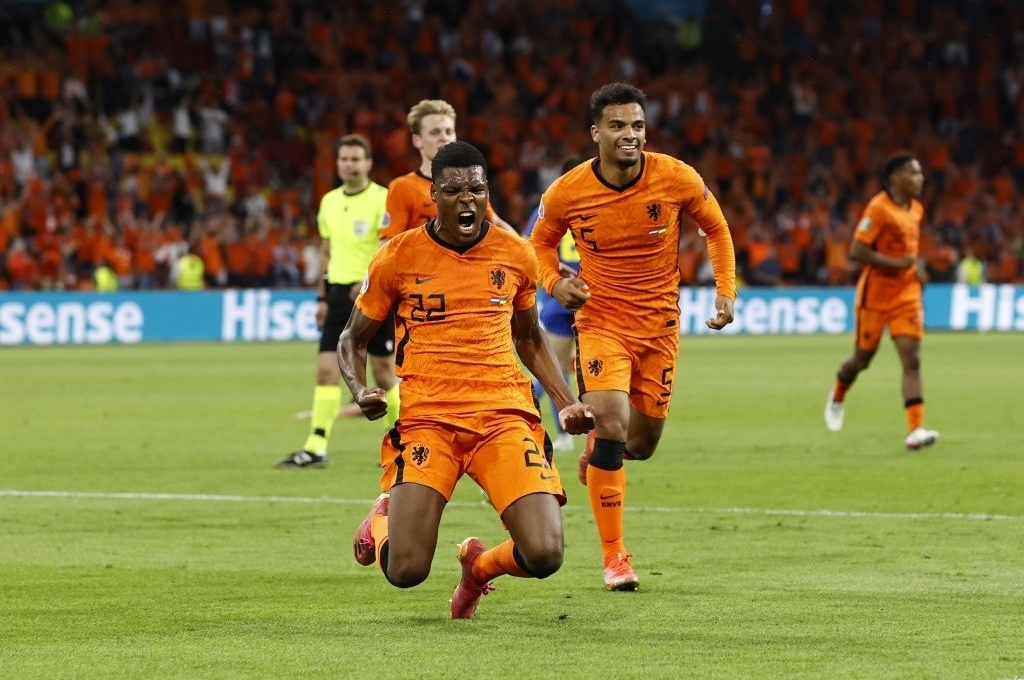 Chấm điểm Hà Lan 3-2 Ukraina: Vinh danh 'cơn lốc đường biên'