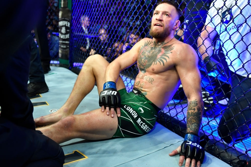 Gãy chân kinh hoàng, McGregor 'thêm một lần đau' trước Poirier