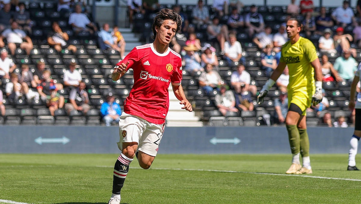 Vừa ghi bàn, sao MU đã chuẩn bị phải khăn gói rời Old Trafford