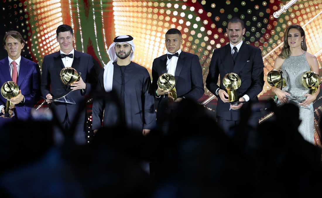 Vượt mặt Messi và Ronaldo, siêu sao chính thức đoạt Quả bóng vàng Dubai 2021