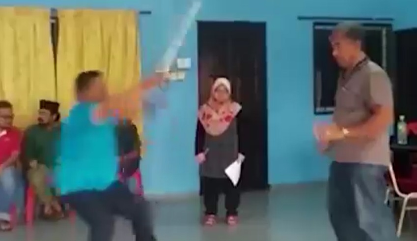 Choáng với võ sư có 'siêu năng lực', đứng im khiến đối thủ bay xa cả mét