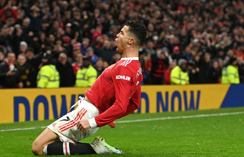 Ronaldo lập siêu phẩm đưa MU trở lại top 4 Ngoại hạng Anh