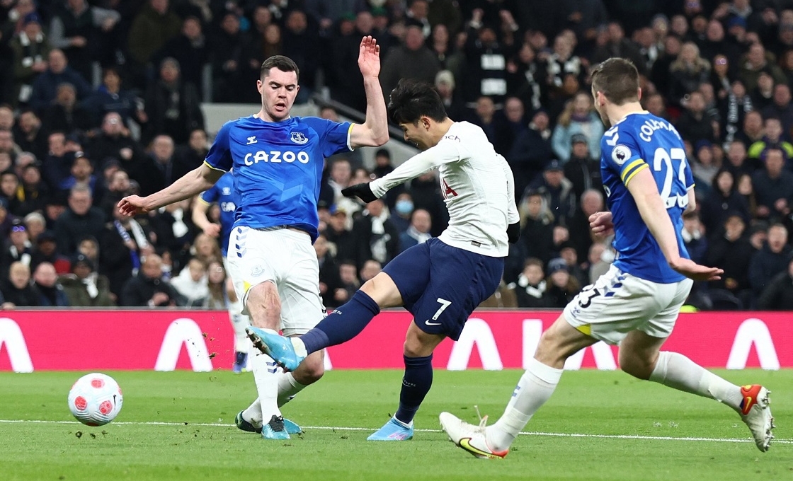 Hủy diệt đội bóng của Frank Lampard, Tottenham áp sát top 4