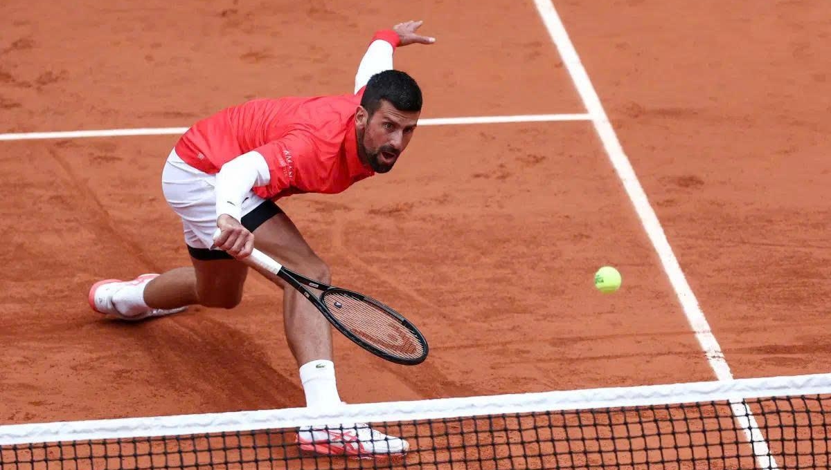 Djokovic bực mình vì thời tiết