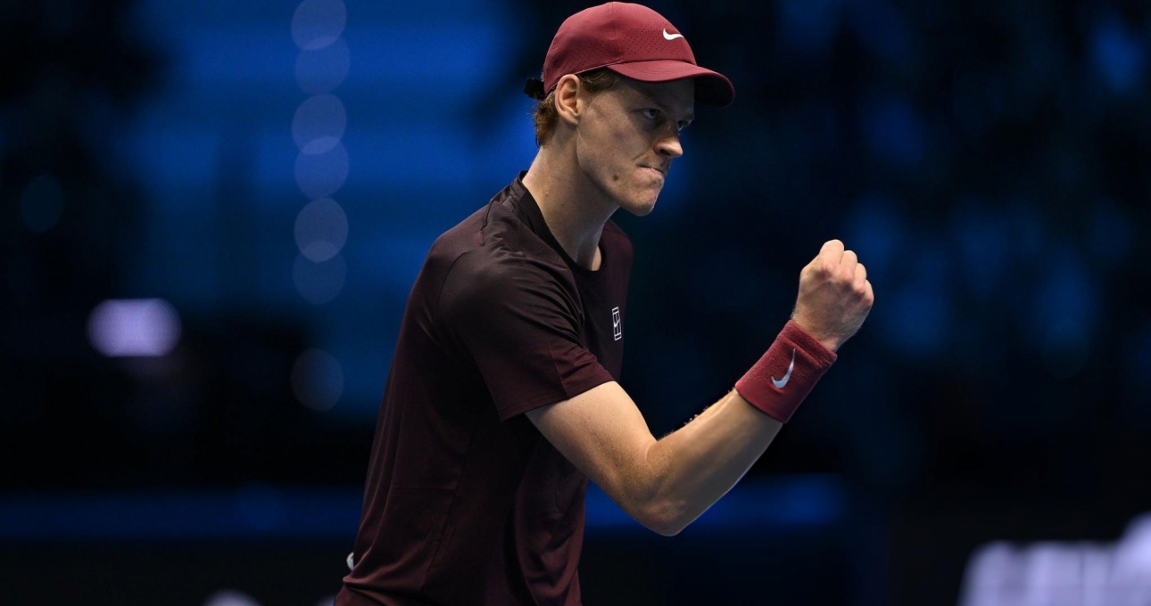 Sinner thắng dễ Zverev, là người đầu tiên làm 'chuyện ấy' ở ATP Finals 2025
