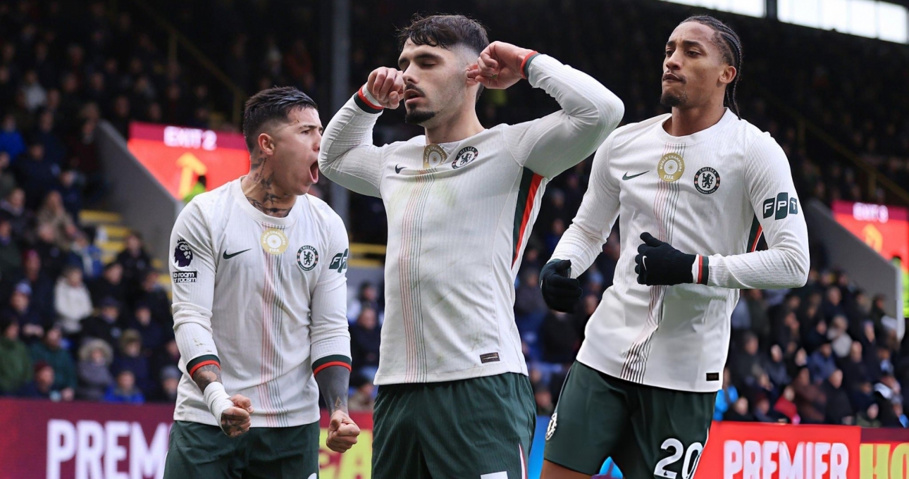 Chelsea áp sát ngôi đầu Ngoại hạng Anh 2025/26